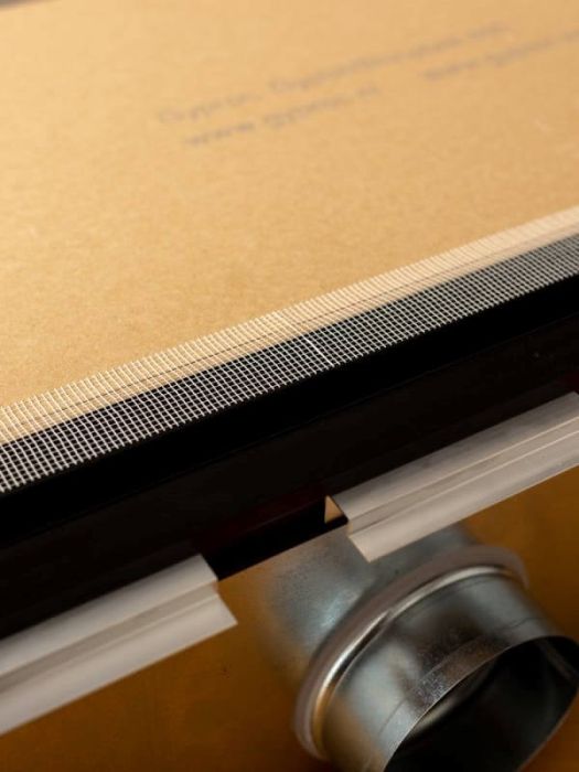 Verputzbares, rahmenloses Liniengitter - 900mm - unisolierter Anschlusskasten Ø125mm - ABLEITUNG